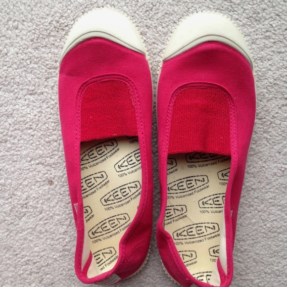Keen Canvas Slip ons- Like New - Picture 2 of 6